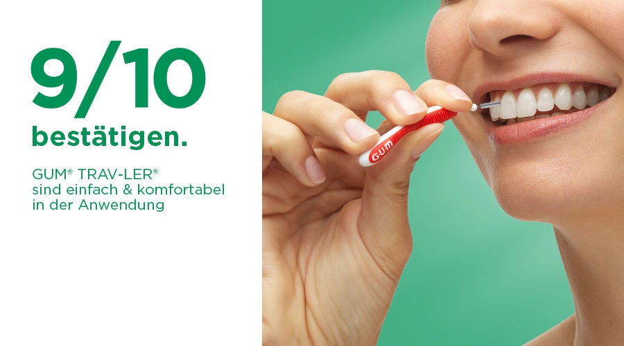Lächelnde Frau verwendet GUM TRAV-LER zur Reinigung zwischen den Zähnen