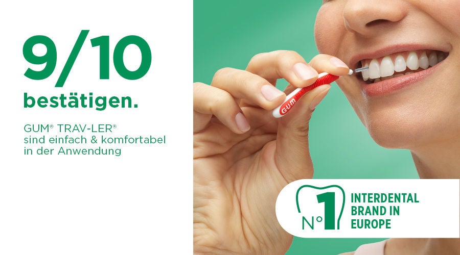Lächelnde Frau verwendet GUM TRAV-LER zur Reinigung zwischen den Zähnen
