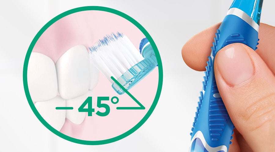 In-context-GUM-PRO-TB-45-degrees-brushing-handle