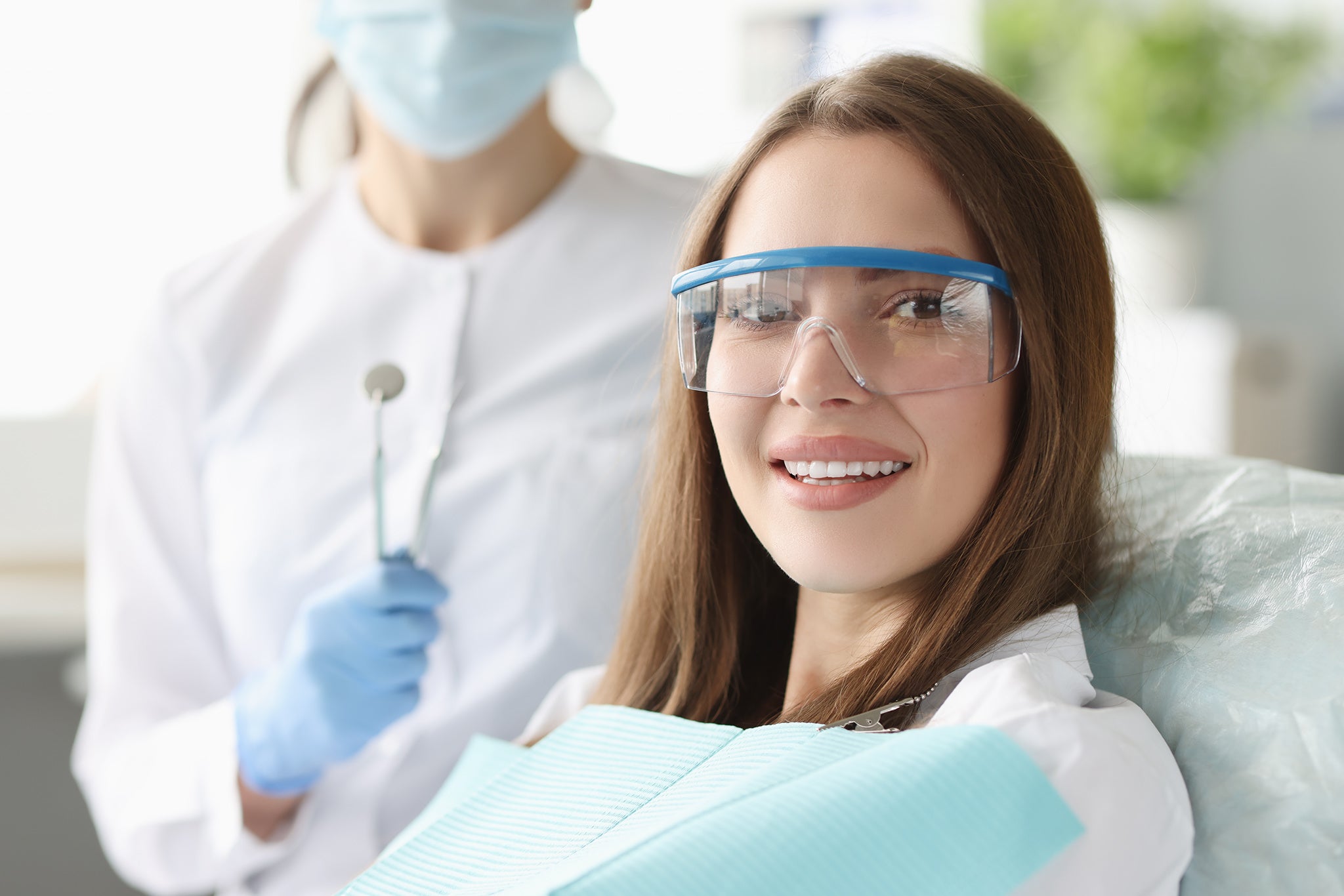 Pourquoi de plus en plus de professionnels adoptent la dentisterie mini-invasive 