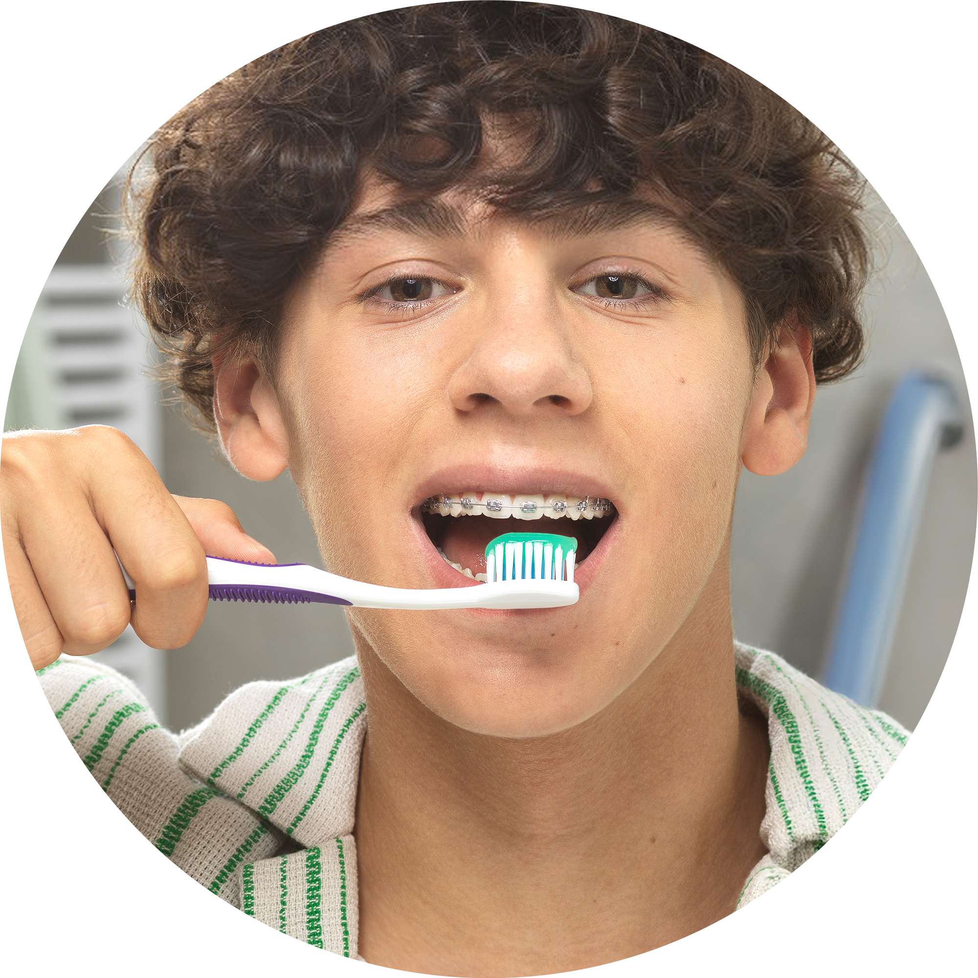 GUM-ORTHO-Toothbrush-and-teenager-rounded-format1.png